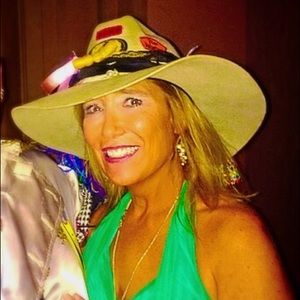 Meet your Posher, Elizabeth